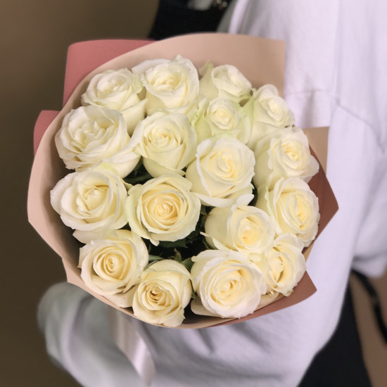 Розы Букет из 17 белых роз (40 см)